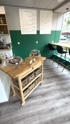 Opinii despre Café Charlotte în Basel - Gastronomie und Hotellerie