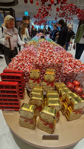 Comentarii opinii despre Lindt Chocolate Shop Luzern