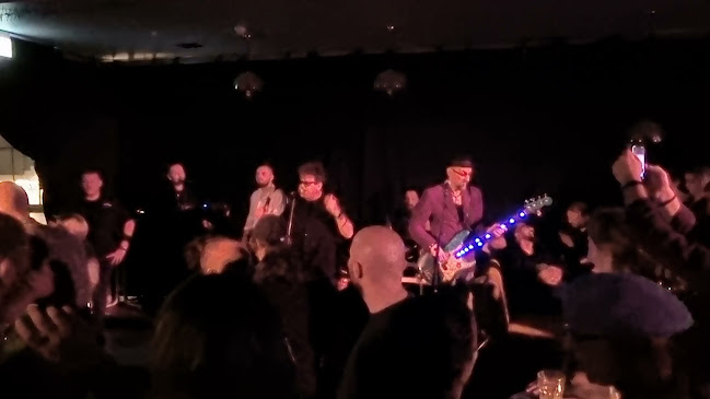 Opinii despre People's Bar & Lounge Bern în Bern - Gastronomie und Hotellerie