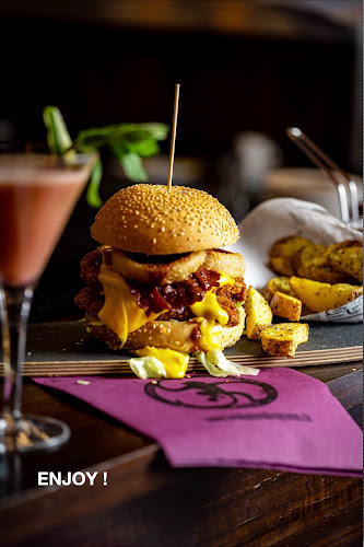 Opinii despre Funky Monkey Room în Geneva - Gastronomie und Hotellerie