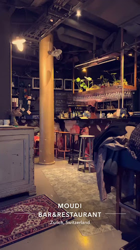 Moudi Bar & Restaurant