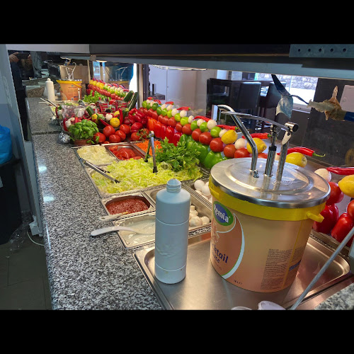 Opinii despre Memo's Kebap, Pizza & Burger în Luzern - Gastronomie und Hotellerie