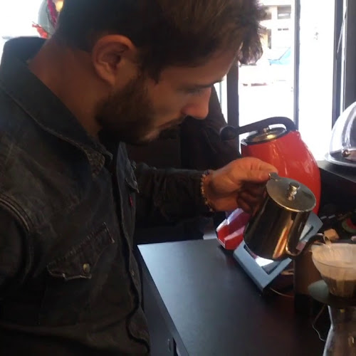 Opinii despre MINI Café Bar în Zürich - Gastronomie und Hotellerie