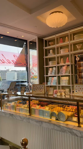 Opinii despre Ladurée Paris în Geneva - Gastronomie und Hotellerie