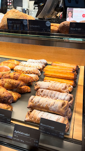 Opinii despre Bäckerei Hug - Kriens Mattenhof în Kriens - Gastronomie und Hotellerie