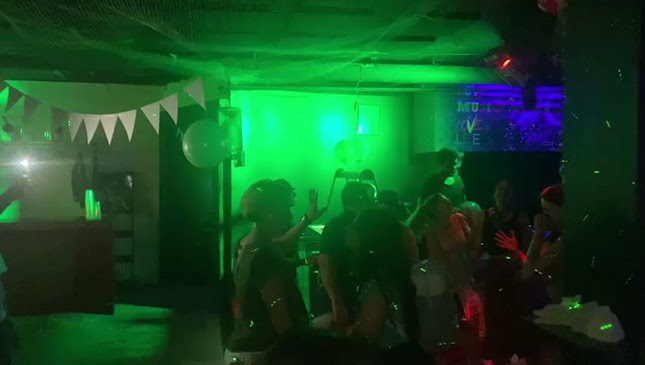 O Zone Club - Gastronomie und Hotellerie