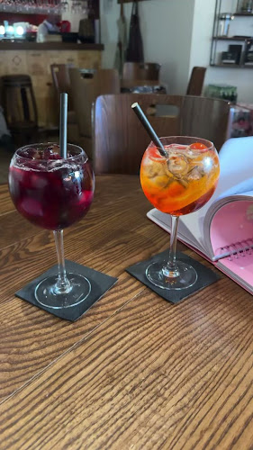 La Taverne Bar a Vins et Tapas