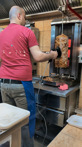 Opinii despre Pizza Pâte kebab(kebap)restaurant în Geneva - Gastronomie und Hotellerie