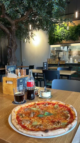 Opinii despre Aicha's Restaurant & Café în Lenzburg - Gastronomie und Hotellerie