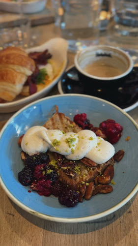 Opinii despre BANK - Restaurant & Bar în Zürich - Gastronomie und Hotellerie