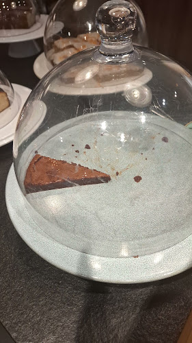 Opinii despre Two Hands Restaurant în Luzern - Gastronomie und Hotellerie