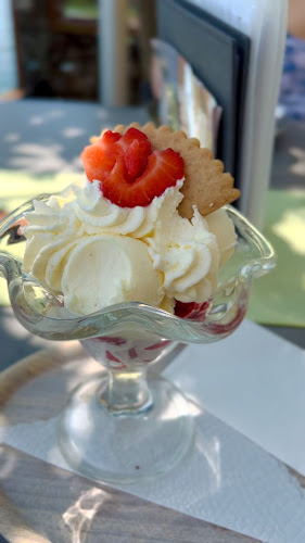 Opinii despre Café Dahinden în Weggis - Gastronomie und Hotellerie