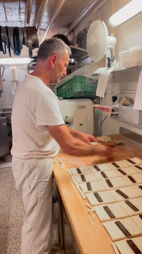 Opinii despre Boulangerie Patisserie Tea room of Onex în Onex - Gastronomie und Hotellerie