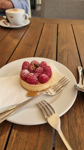 Opinii despre Grand Café Restaurant Schuh în Interlaken - Gastronomie und Hotellerie