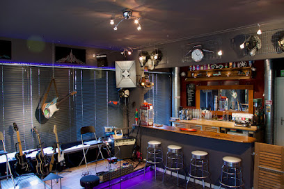 Lo Snag Bar by Bar & Guitars