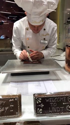 Opinii despre Lindt Chocolate Shop Luzern în Luzern - Gastronomie und Hotellerie