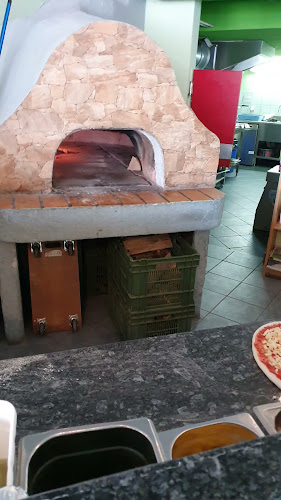 Opinii despre Holzofen Pizzeria Bella Pizza & Pizza Lieferdienst în Nidau - Gastronomie und Hotellerie