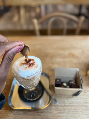 Opinii despre Creme Renversante Bar et Chocolaterie în La Chaux-de-Fonds - Gastronomie und Hotellerie