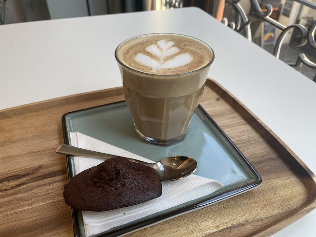 Madeleine - Café, Livres & Co - Gastronomie und Hotellerie