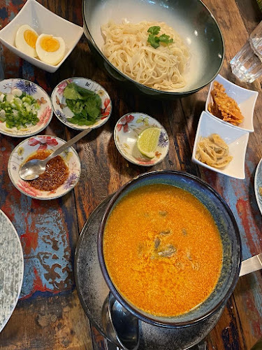 Mandalay Thu ( မန္တလေးသူ ) ( Haung Asian) - Gastronomie und Hotellerie