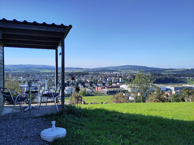 Opinii despre Neufildere Cafe Hüsli în Ebikon - Gastronomie und Hotellerie