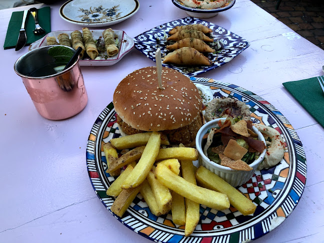 Moudi Bar & Restaurant