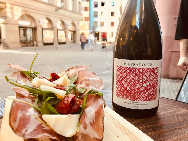 Opinii despre Züri Bar în Zürich - Gastronomie und Hotellerie