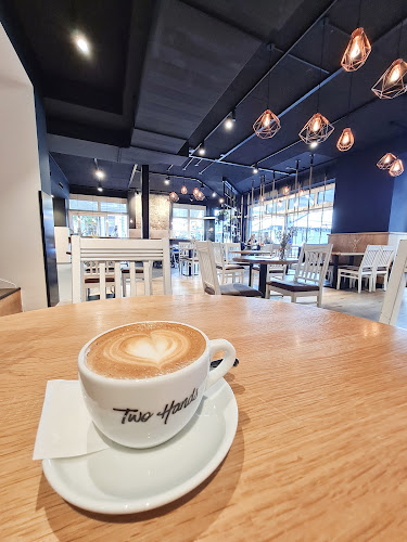 Two Hands Restaurant - Gastronomie und Hotellerie