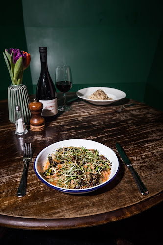 Opinii despre Nomads Zurich în Zürich - Gastronomie und Hotellerie