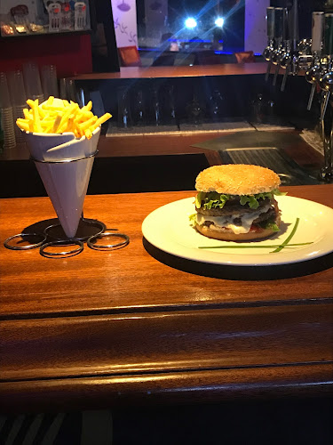 Opinii despre Scott Pub - Restaurant & Bar în Sierre - Gastronomie und Hotellerie