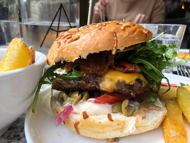 Alpineum Kaffeehaus°Bar - Gastronomie und Hotellerie