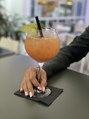 Madalena Vintage Café - Gastronomie und Hotellerie