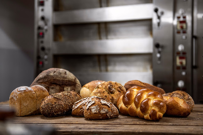 Opinii despre Bäckerei-Confiserie-Glacerie Lienhart AG în Huttwil - Gastronomie und Hotellerie