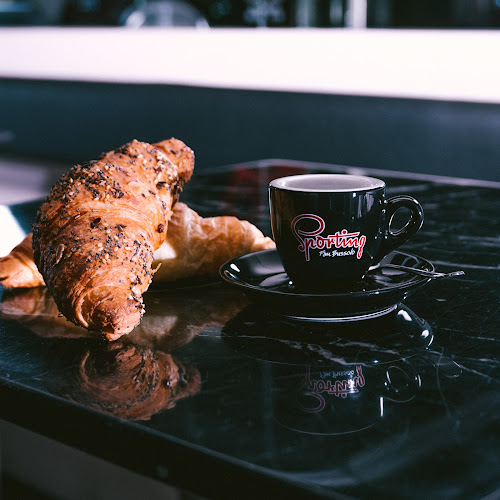 Opinii despre Sporting Bar în Biel - Gastronomie und Hotellerie