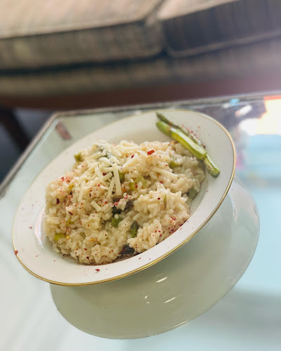 Opinii despre Café Sapori vegan în Schaffhausen - Gastronomie und Hotellerie