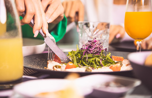 LEO Restaurant & Bar