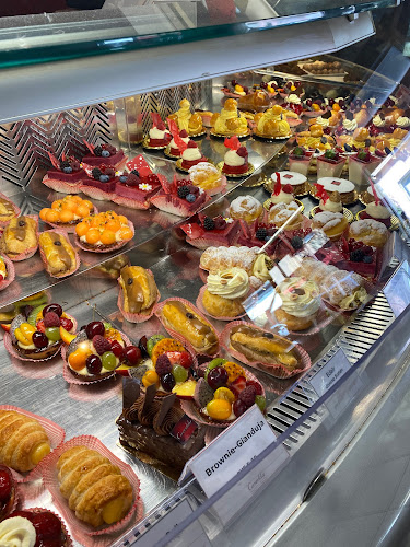 Opinii despre Konditorei Caredda în Zürich - Gastronomie und Hotellerie