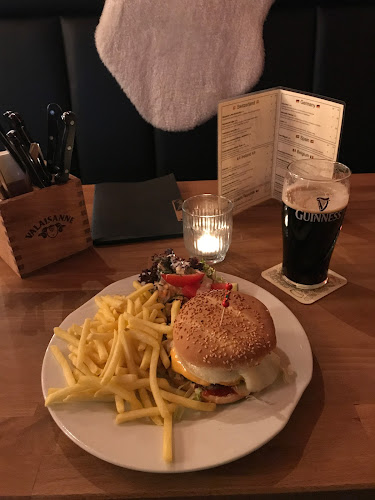 Mountain`s Akt Diner & Bar & Biergarten - Davos