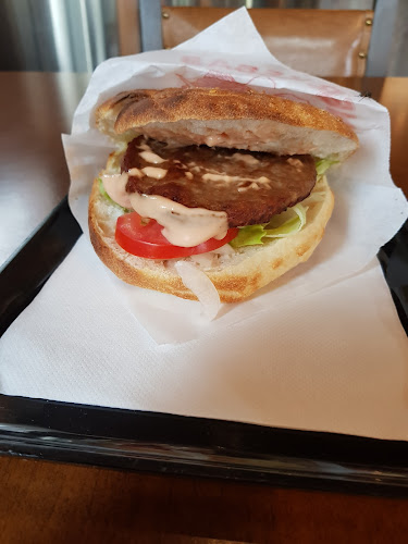 Comentarii opinii despre Charles Marquis