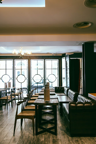 Bar Trois pièces & demi - Gastronomie und Hotellerie