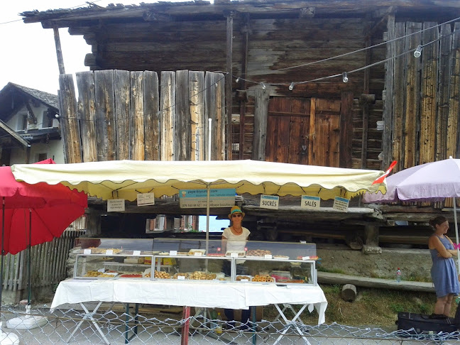 Pepe Biscuitier, Monnet Michel