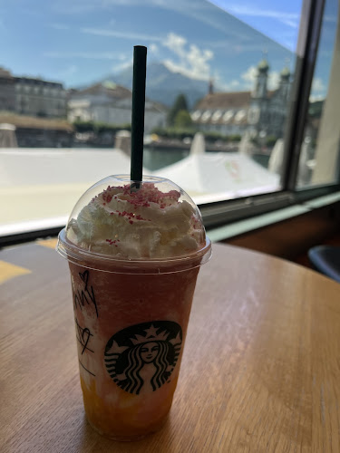 Opinii despre Starbucks în Luzern - Gastronomie und Hotellerie