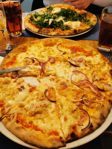 Av. d'Echallens 17, 1004 Lausanne