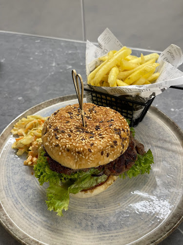 Opinii despre Restaurant La Tenûr în Stäfa - Gastronomie und Hotellerie