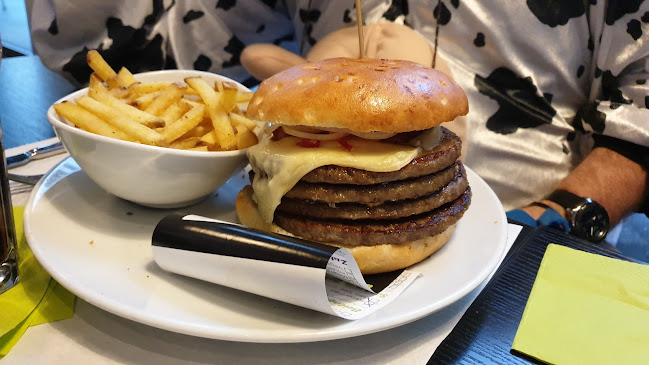 Parkside eat & bar lounge