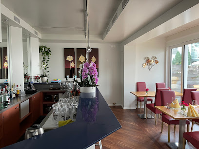 Siam Square Restaurant & BAR