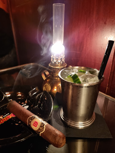 Opinii despre Tina Bar în Zürich - Gastronomie und Hotellerie