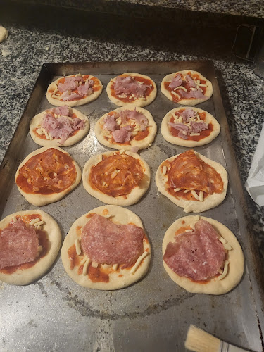 Opinii despre Pizzeria Al Portico în Cureglia - Gastronomie und Hotellerie