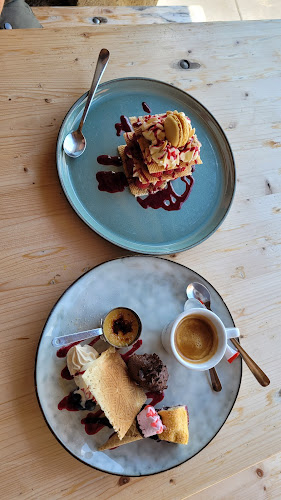 Comentarii opinii despre Mont de Mayaz