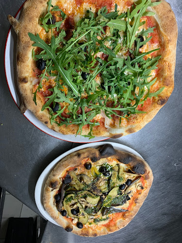 Exclusive Restaurant Pizzeria Cafe - Perly